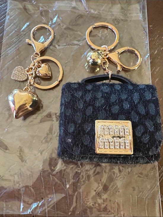 Mint Accessories - A set of keychains -Black Faux Fur Mini Handbag & Gold & Crystal hearts NWOT